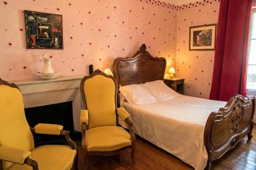 Säng eller sängar i ett rum på Hôtel Restaurant Les Touristes