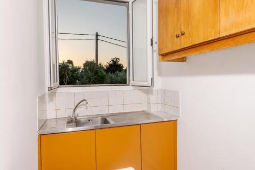 C'est La Vie Budget Rooms - 1 Min Walk to the Beach