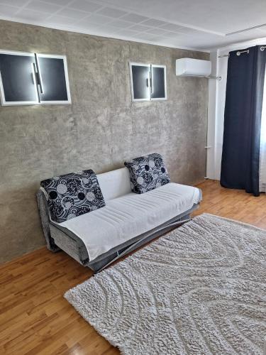 a couch sitting in a living room with a rug at Vibe Apartament 17 in Galaţi