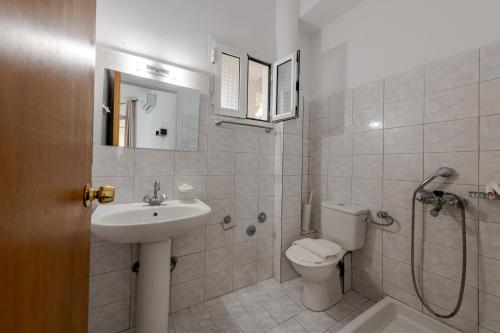 C'est La Vie Budget Rooms - 1 Min Walk to the Beach