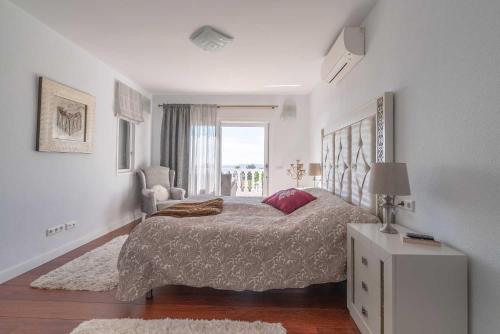 Luxury Villa with Pool, Jacuzzi, Sauna & Sea Views