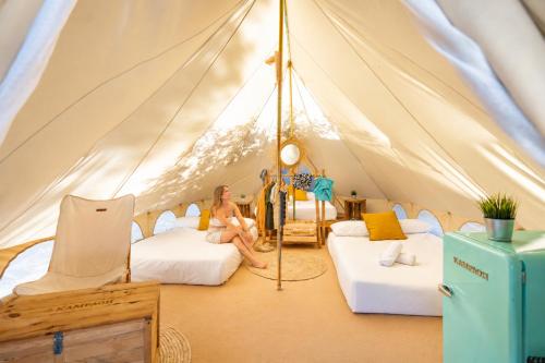 a woman sitting in a tent at Kampaoh Cova Negra in Gandía