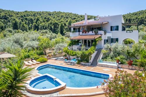 Nature Grand Estate - Spacious Villa with Pool