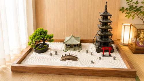 10 min to Asakusa, Sky tree, Train to Airport , Luggage drop, Edo Harmony