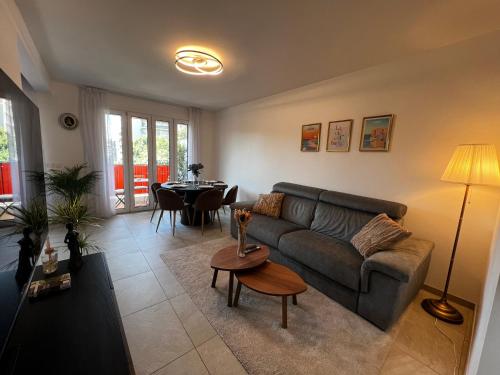 Appartement 2 Chambres - Terrasse, Parking Gratuit & Climatisation