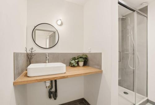Bright & Peaceful 2BR in Paris 10th