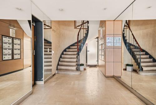Bright & Peaceful 2BR in Paris 10th