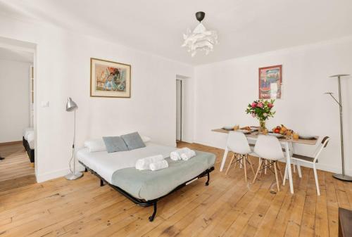 Bright & Peaceful 2BR in Paris 10th