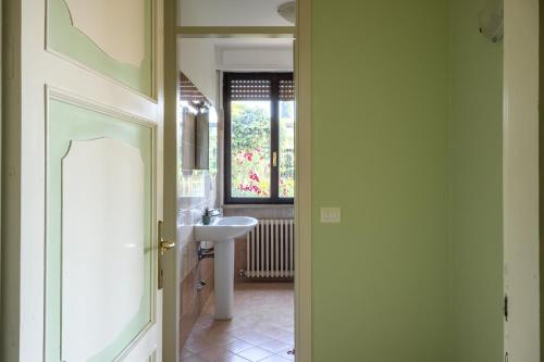 a bathroom with a sink and a window at Latte & Menta by Garda FeWo in Gardone Riviera