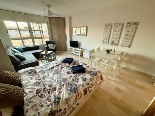 a living room with a bed and a table in it at Aguas Salinas A3 Studio in San Pedro del Pinatar