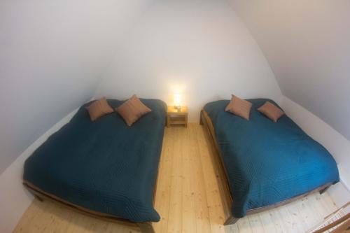 two twin beds in a attic room with a lamp at Chata U3G Kobyly-Mlynky in Kobyly