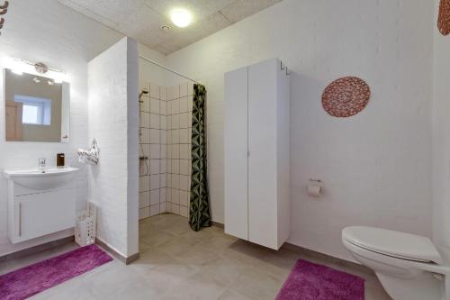 Kylpyhuone majoituspaikassa B & B Langagergaard