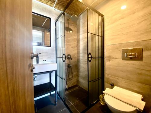 a bathroom with a shower and a toilet and a sink at Sayar Apart in Marmaris
