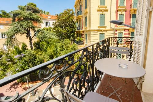 New ! Cannes City Center Studio Terrace AC BENAKEY