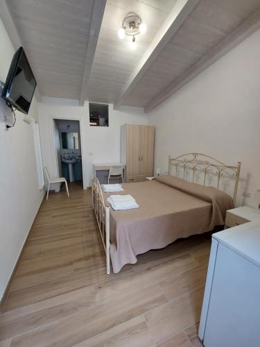 a bedroom with a bed and a desk and a tv at Arena Vacanze in Castellabate