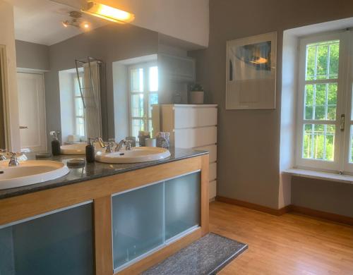 a bathroom with two sinks and a refrigerator at Camere con piscina Tenuta BRICCHETTO in Castagneto Po