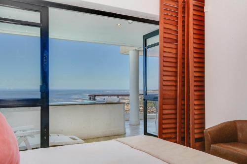 Gallery image of Bali Luxury Suite C in Cape Town