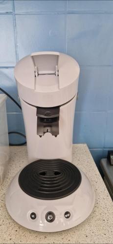 a blender sitting on top of a counter at Appartement plein centre-ville in Lodève