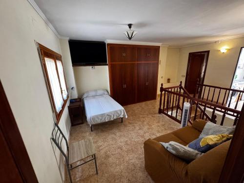 a living room with a couch and a bed at Les Fonts in Cabacés