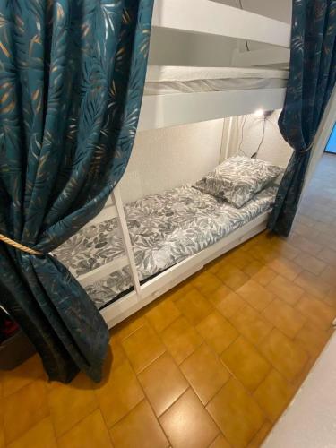 Appartement T2 cabine, clim, piscine, parking, terrasse privee