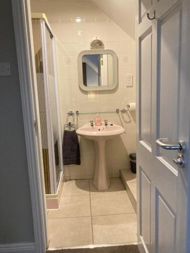 a bathroom with a sink and a mirror at Cope House Rooms in Killybegs