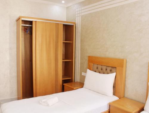 a small bedroom with a bed and a closet at Apart al hoceima in Al Hoceïma