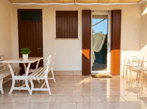a patio with a table and chairs next to a door at Villa Duna Verde in Duna Verde