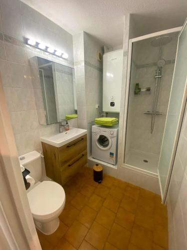 Appartement T2 cabine, clim, piscine, parking, terrasse privee