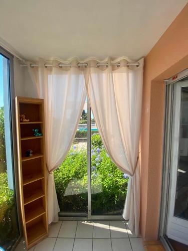 Appartement T2 cabine, clim, piscine, parking, terrasse privee