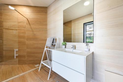 a bathroom with a sink and a mirror at Casa da Galheira with Swimming Pool by Sé Apartamentos in Vilela