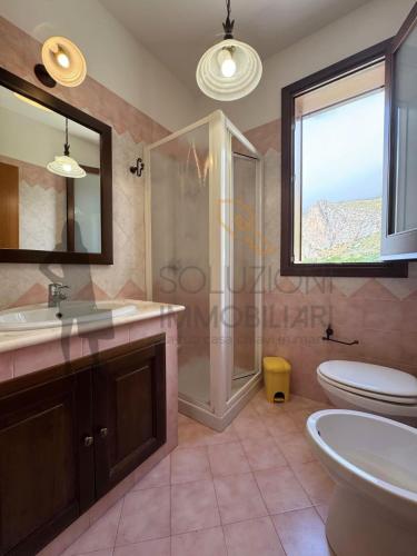 a bathroom with a shower and a sink and a toilet at Villa Calentana in Macari