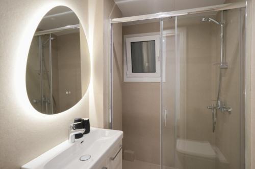 Classy & Lux Apartment in Athens, 4 mins walk to metro