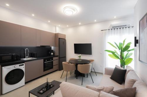Classy & Lux Apartment in Athens, 4 mins walk to metro