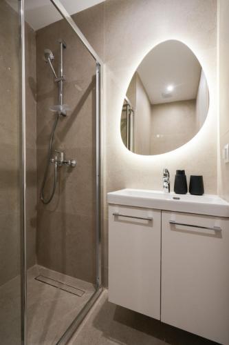 Classy & Lux Apartment in Athens, 4 mins walk to metro