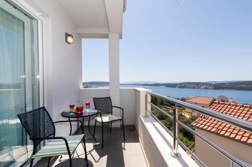 a balcony with a table and chairs and a view at Apartments Vini in Donji Seget