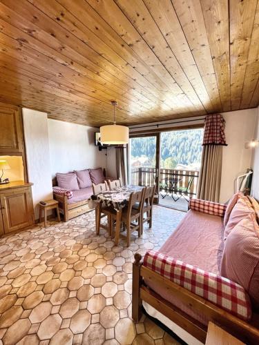 a living room with a couch and a table at Studio Croix Viallet, Chez Francine in Notre-Dame-de-Bellecombe