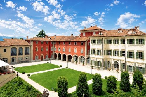 a large building with a lawn in front at Castello di Morozzo Guest House in Morozzo