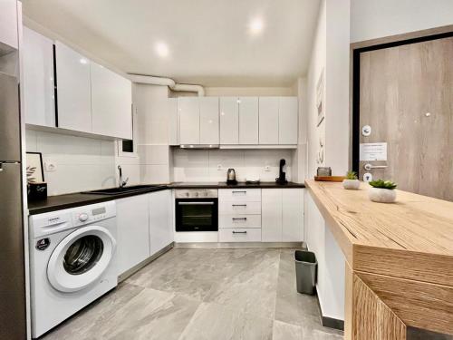 1BR Apartment Beachside