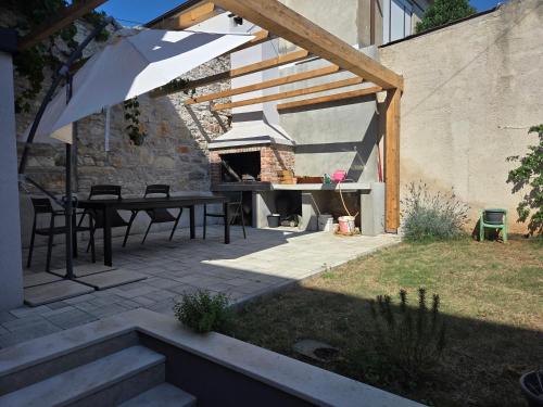 Studio Apartment Les - 4 min walk from amphiteatre