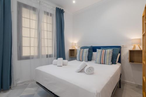 Spacious 2BD 2BTH with patio – Central and quiet