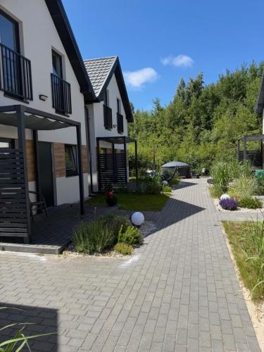 a house with a brick walkway next to a building at PORTKNAUBER in Rowy