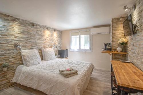 Studio near Old Port Panier and Station