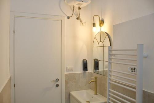 Ample 2-BR Space 1 min to Romolo M2