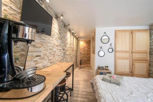 Studio near Old Port Panier and Station
