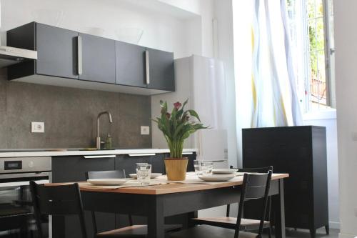 Ample 2-BR Space 1 min to Romolo M2