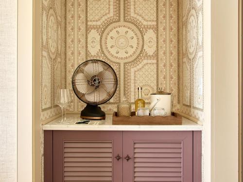a fan sitting on top of a counter in a room at Faraway Sag Harbor in Sag Harbor