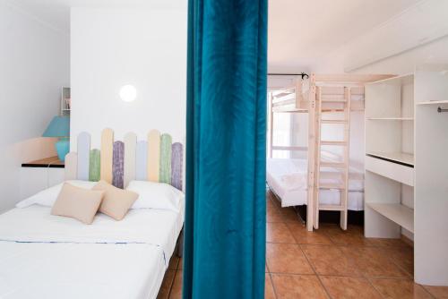 a room with a bed and a room with a ladder at WELCS CASA 357 EMP con piscina privada in Empuriabrava