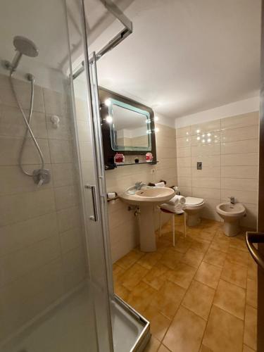Polished 2-BR Bi-Level Navigli District