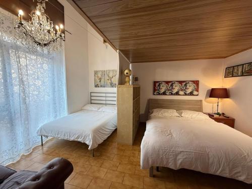 Polished 2-BR Bi-Level Navigli District