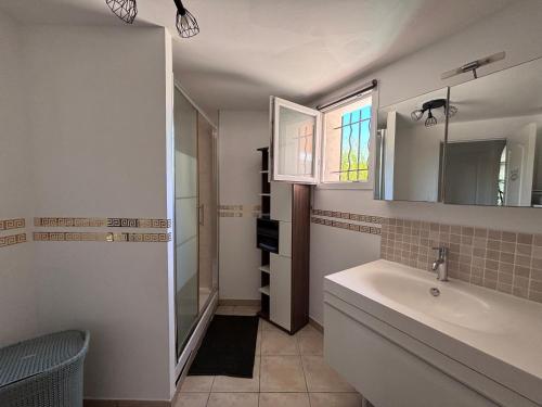 a bathroom with a sink and a mirror at Le cosy d'Aramon in Aramon